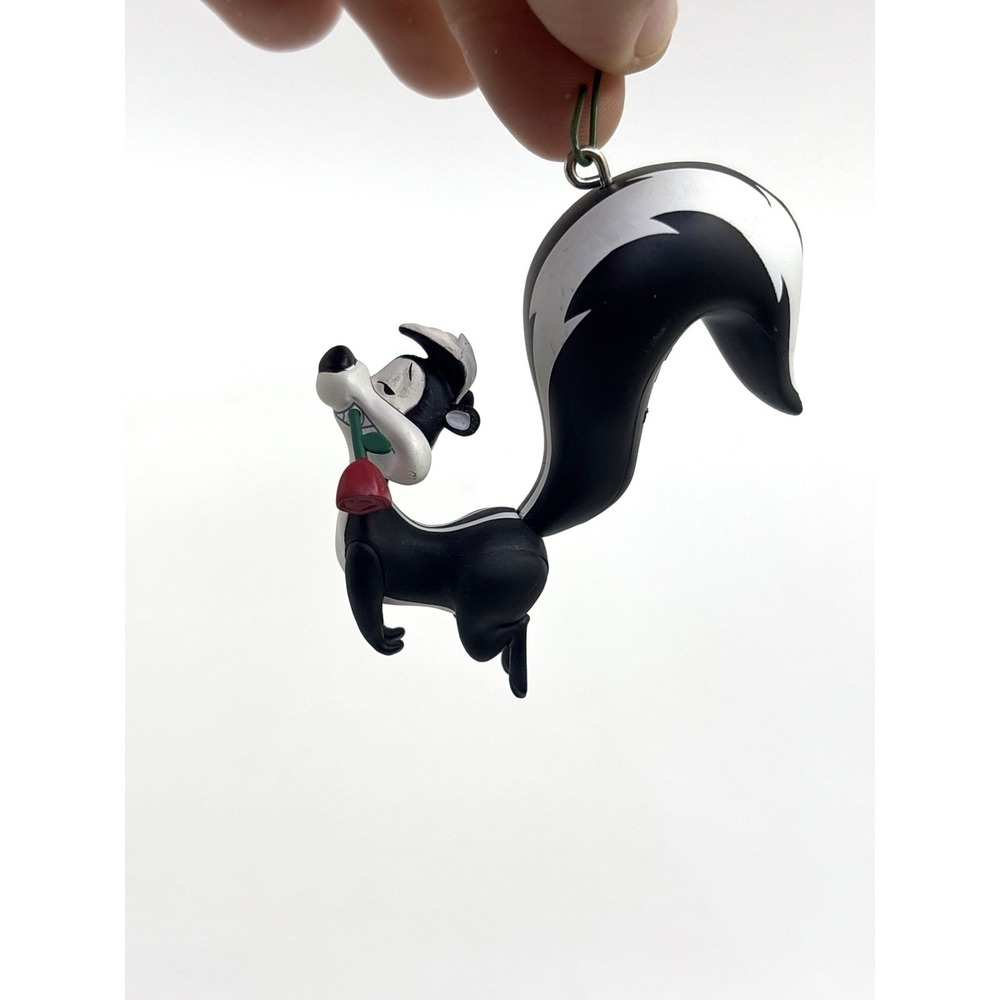 2014 Hallmark Keepsake Looney Tunes Pepe Le Pew Zee Season For Love Ornament